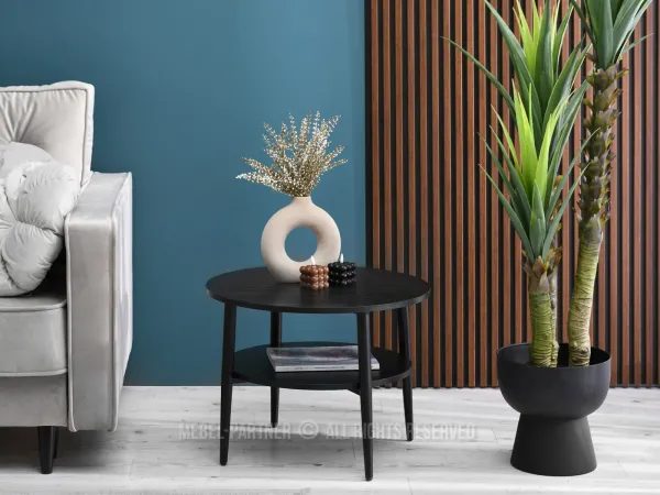 Stolik kawowy z półką -  optymalne wykorzystanie przestrzeni w małym mieszkaniu
